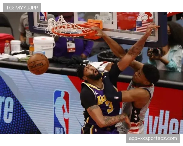 比尔挡拆牵制防线，三分回暖比布克更高效