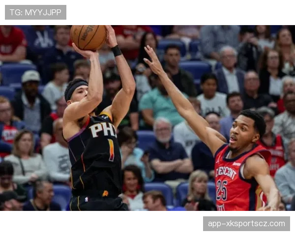 布克无球跑动提升进攻节奏，场均得分效率明显领先队内其他得分手