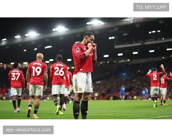 曼联防线频频被打穿，问题不在个人而在整体结构崩了