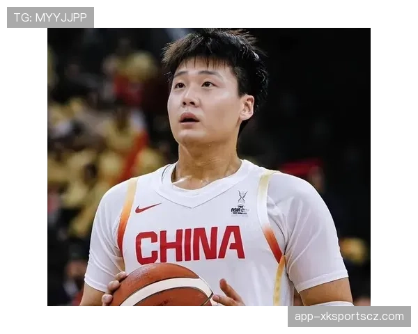赵睿训练时手腕戴金链,教练都忍不住多看两眼了! 赵睿训练时手腕戴金链,教练都忍不住多看两眼了!